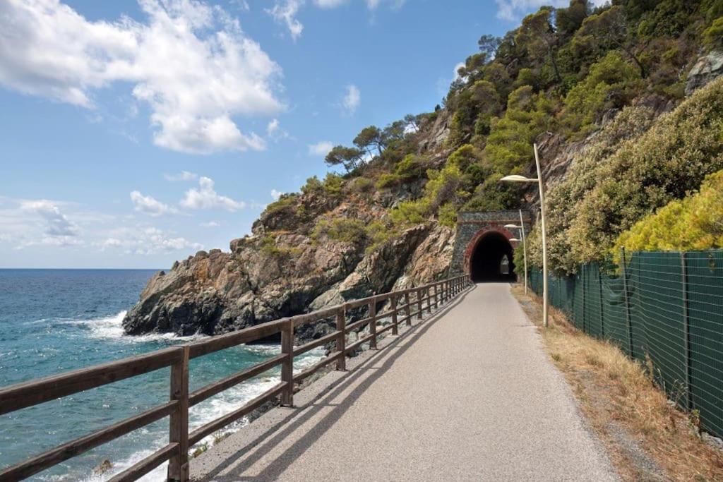 Casa Con Giardino: Varazze Exteriör bild