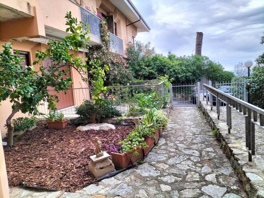 Casa Con Giardino: Varazze Exteriör bild